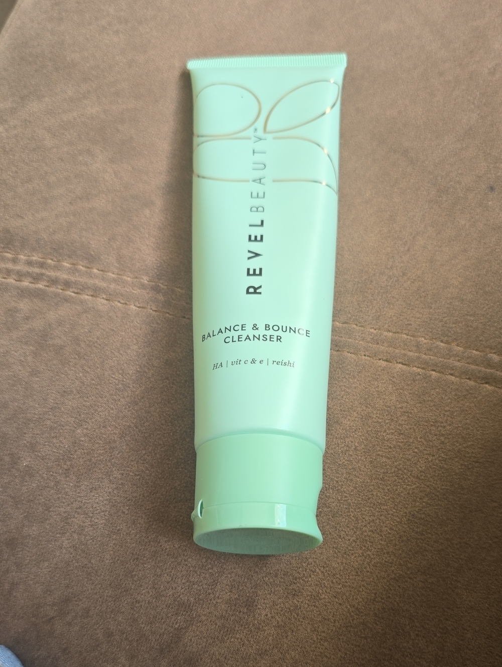 Revel Beauty Balance & Bounce Cleanser — Mint Green